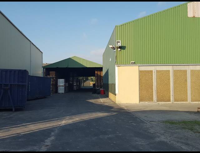 10,500M² FACTORY FOR SALE IN BELLVILLE CENTRAL